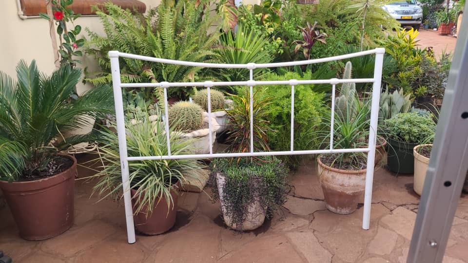 Freesta-nding Headboard for a double bed